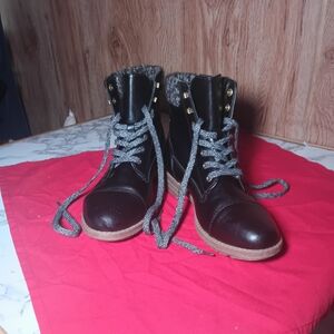 Elegant Brown Lace-Up Boots with Gray Accents